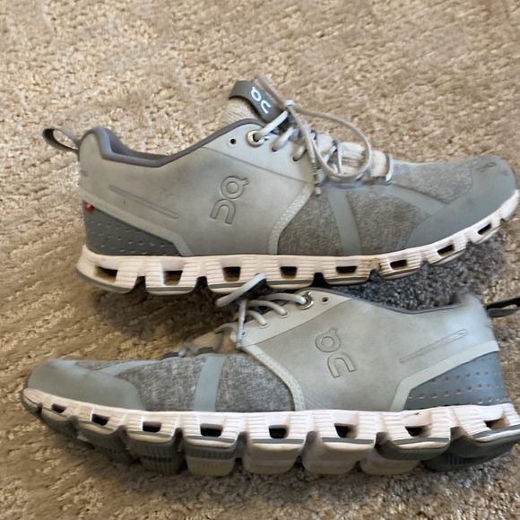 OnCloud Running Sneakers - Picture 2 of 6